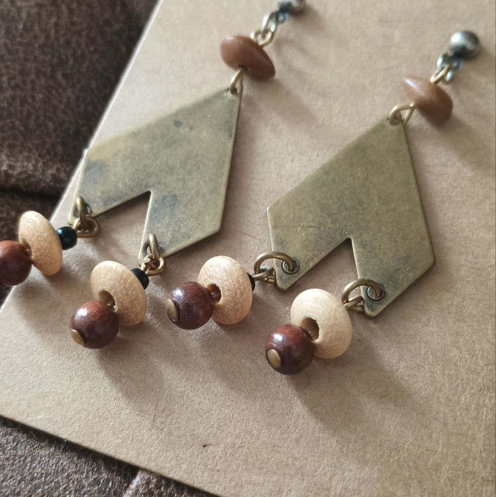 🔴 Wooden Bead Tribal Earrings & Bracelet Set - Picture 2 of 4